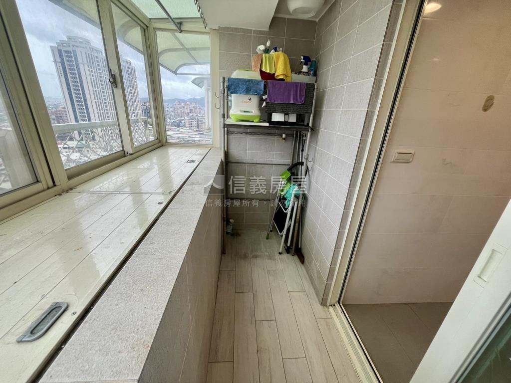 良辰吉市精美臻品３房房屋室內格局與周邊環境