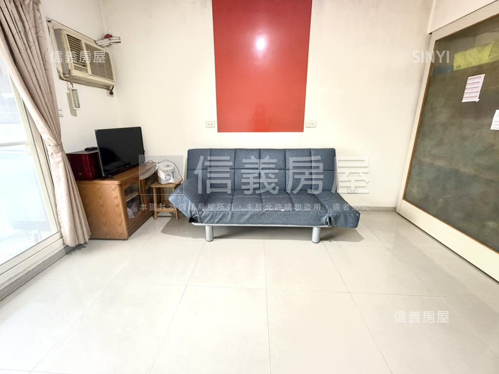 電梯正一房兩廳有陽台房屋室內格局與周邊環境