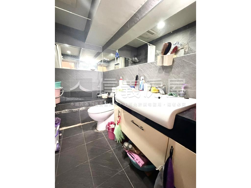 電梯正一房兩廳有陽台房屋室內格局與周邊環境