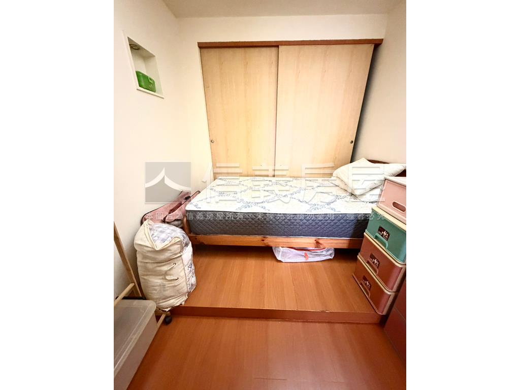 電梯正一房兩廳有陽台房屋室內格局與周邊環境