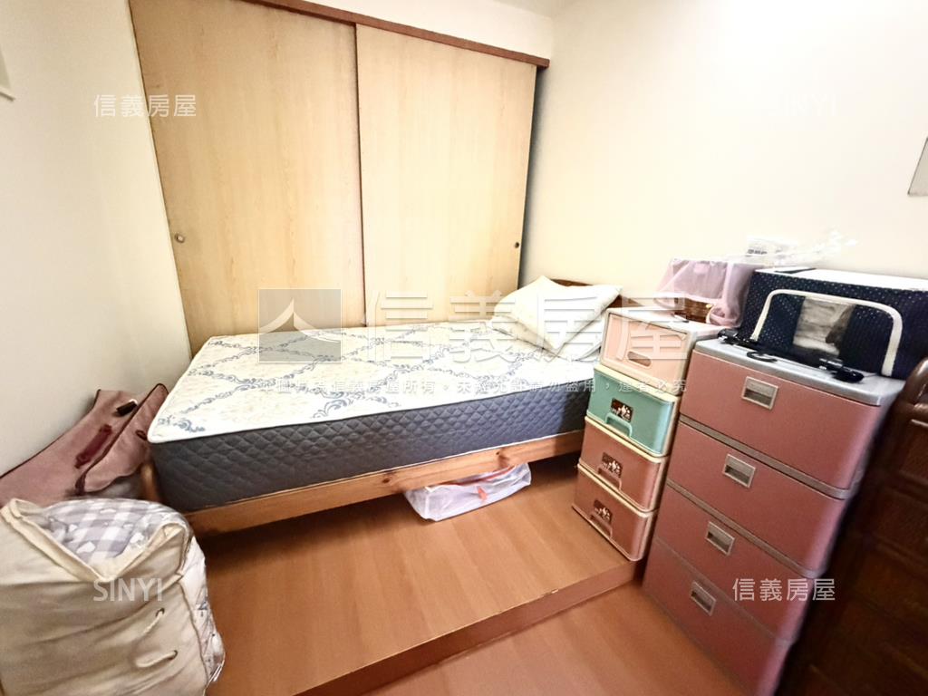 電梯正一房兩廳有陽台房屋室內格局與周邊環境