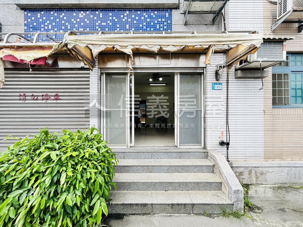 激推稀有黃金一樓坡平車位房屋室內格局與周邊環境