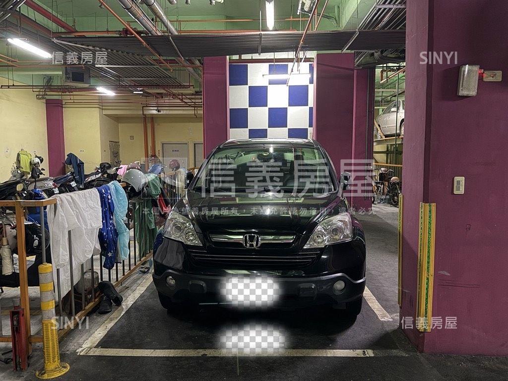 激推稀有黃金一樓坡平車位房屋室內格局與周邊環境