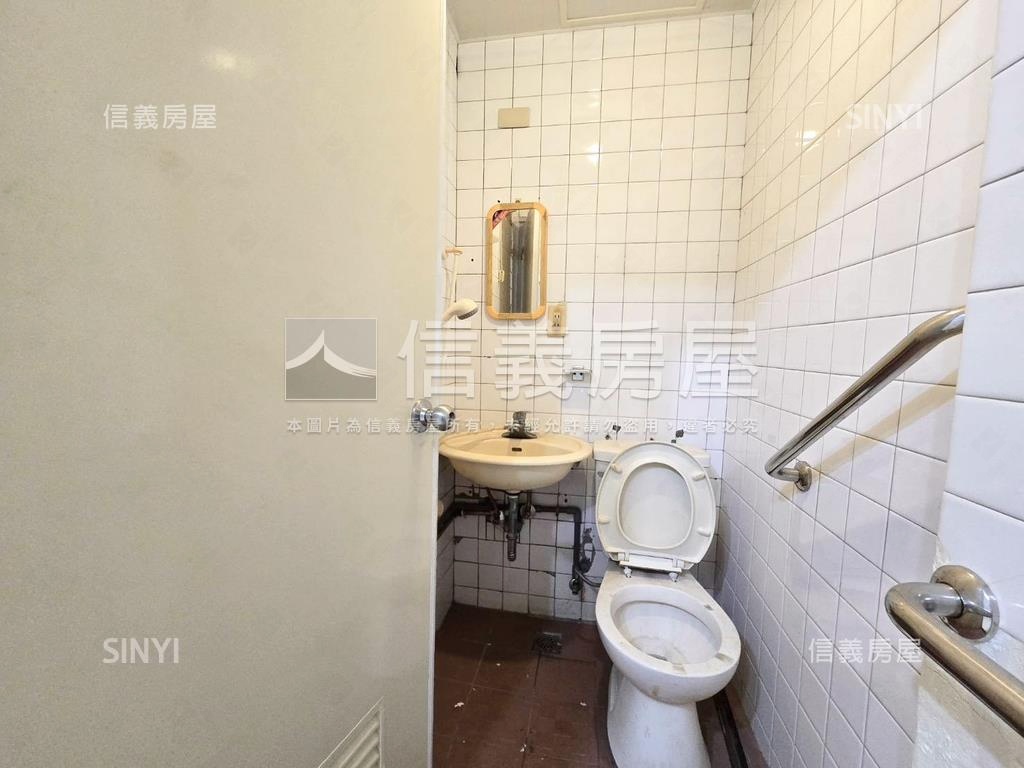 近公園國小邊間方正大三房房屋室內格局與周邊環境