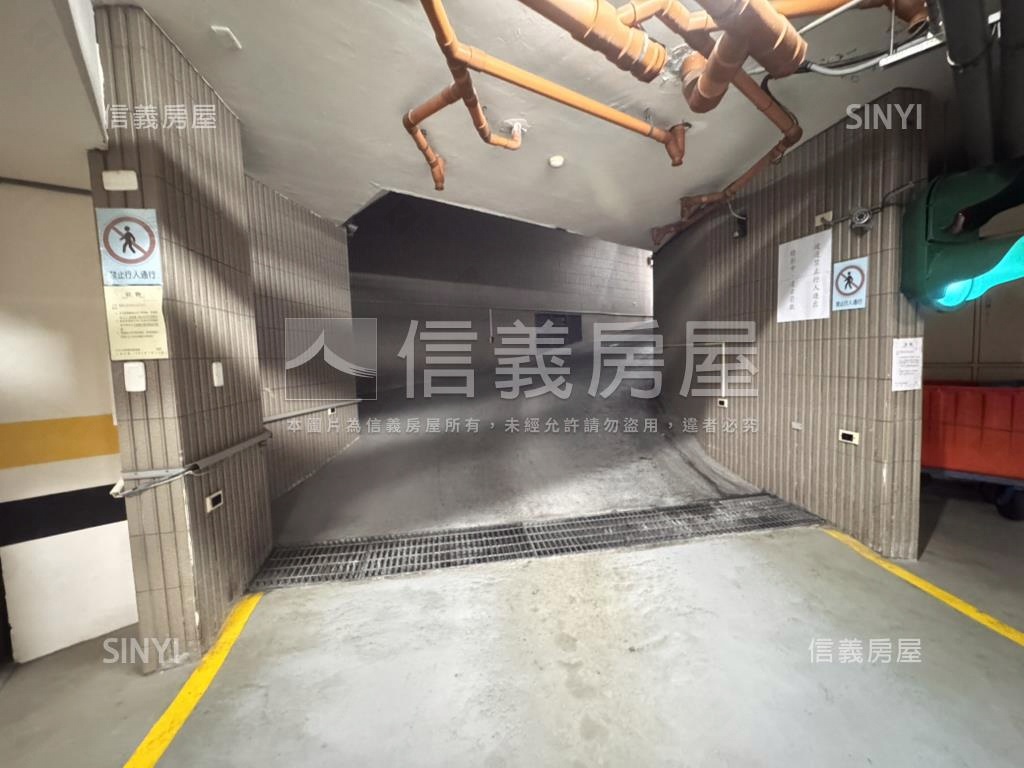 中正水美館坡平車位房屋室內格局與周邊環境