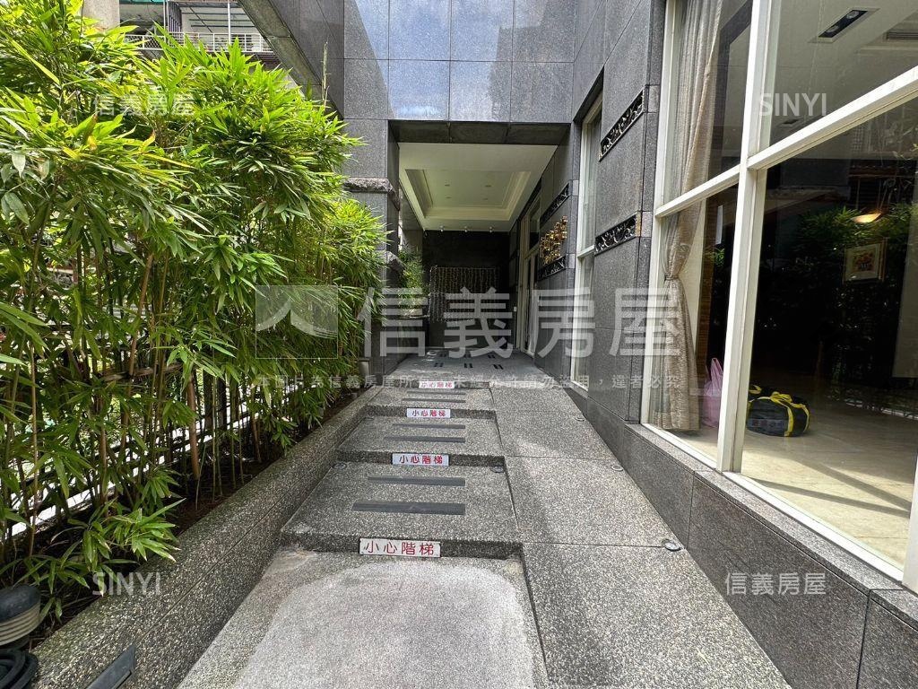 中正水美館坡平車位房屋室內格局與周邊環境