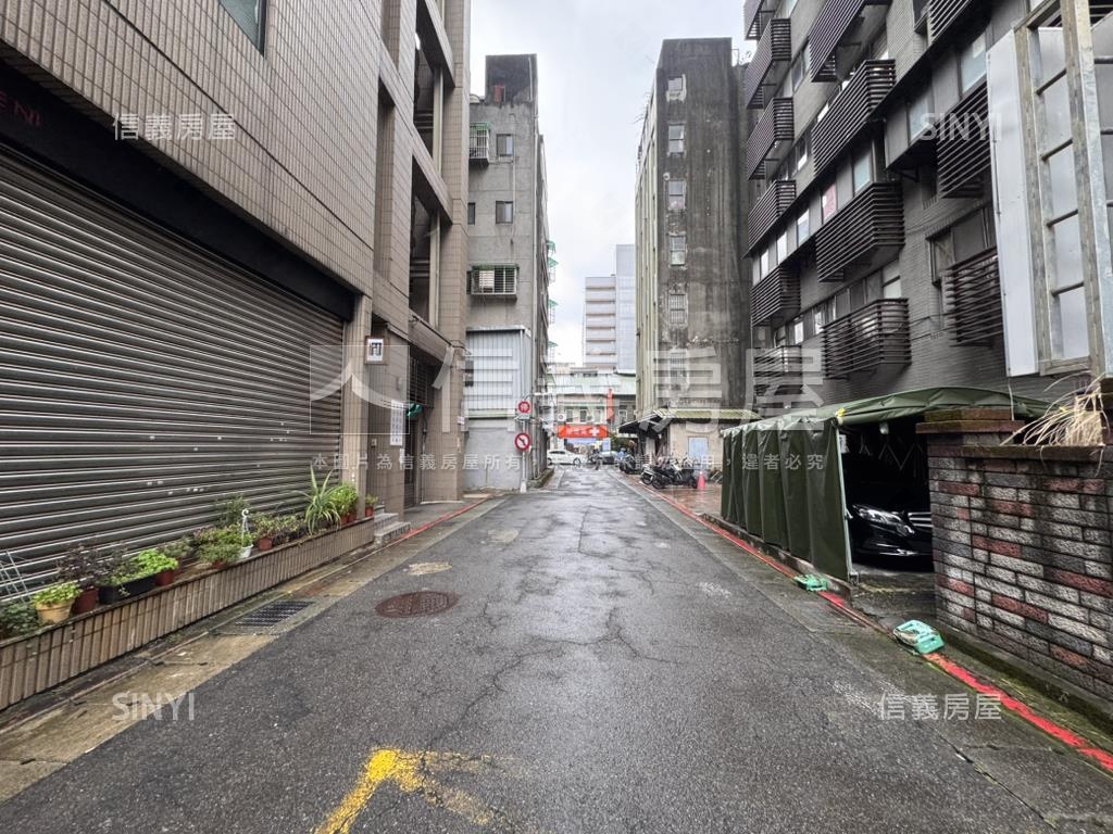 中正水美館坡平車位房屋室內格局與周邊環境