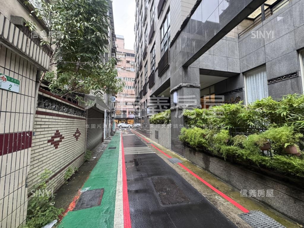 中正水美館坡平車位房屋室內格局與周邊環境