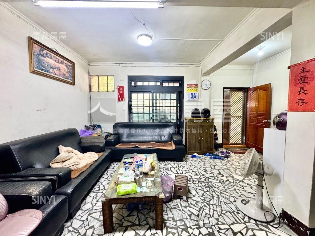 功學社新村採光美透天房屋室內格局與周邊環境