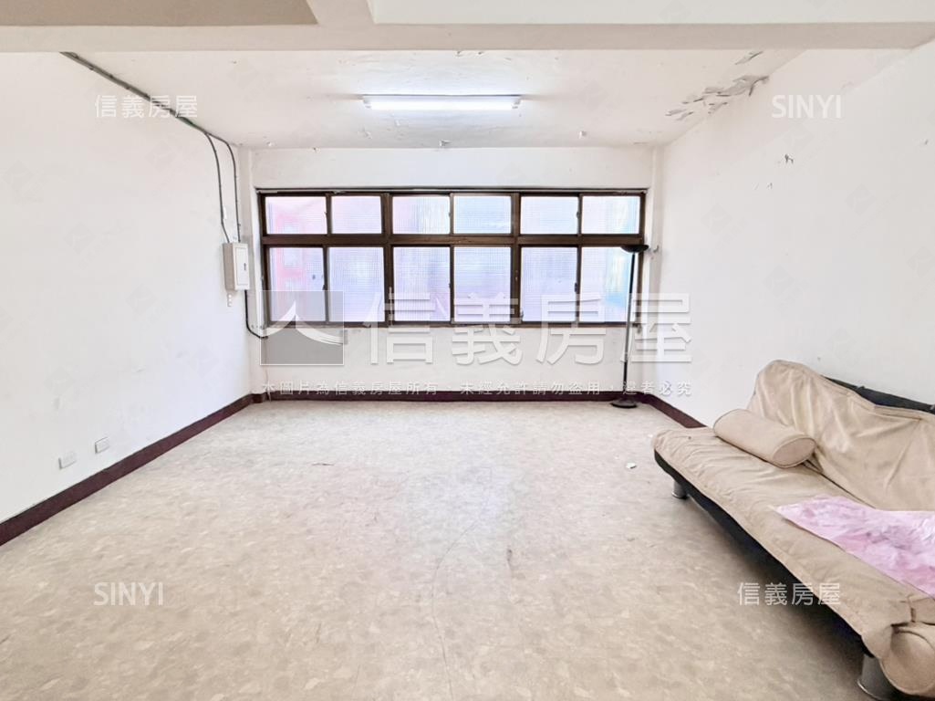 正中山路透天店面房屋室內格局與周邊環境