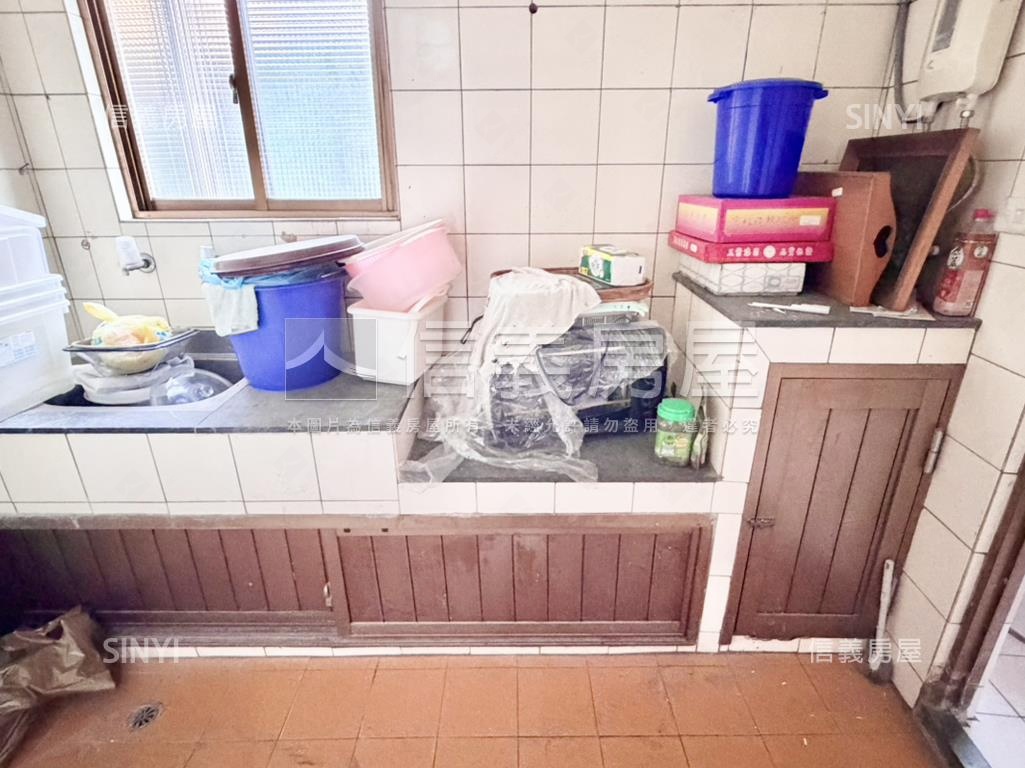 正中山路透天店面房屋室內格局與周邊環境