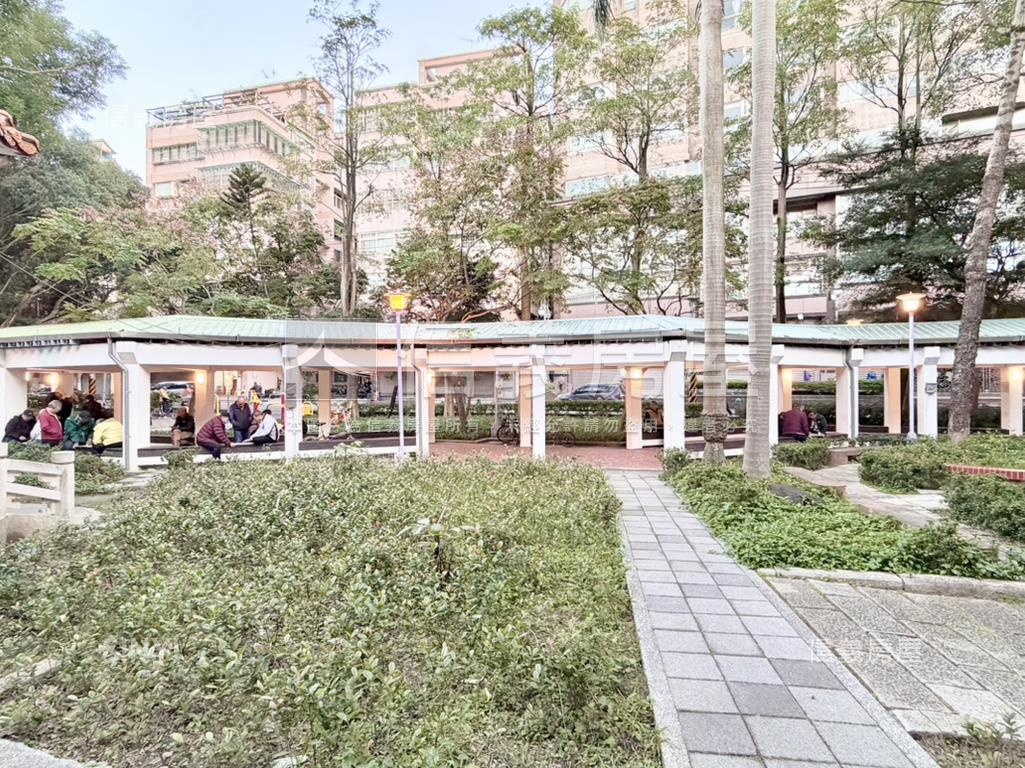 正中山路透天店面房屋室內格局與周邊環境