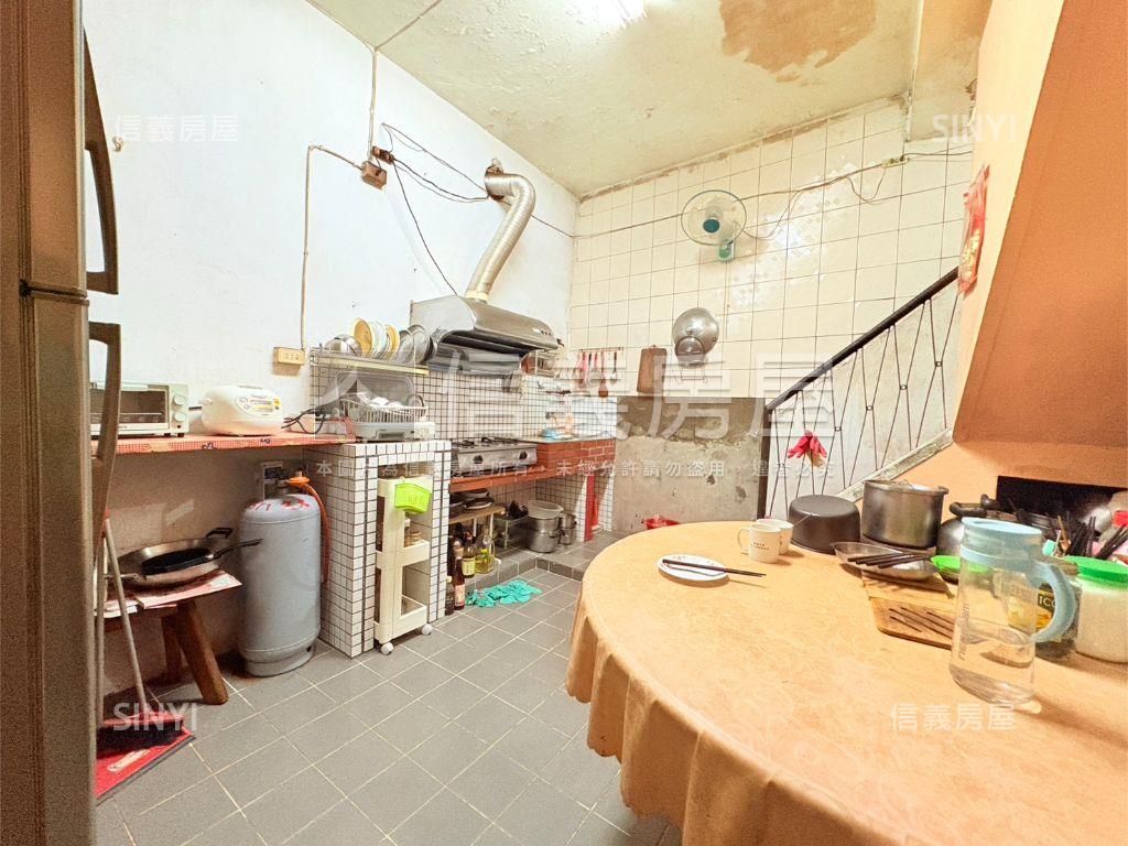 稀有關渡捷運站旁透天房屋室內格局與周邊環境