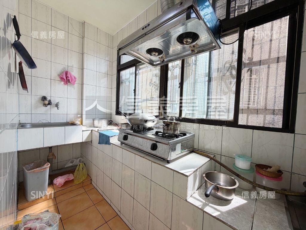中興街３房豪爽美寓房屋室內格局與周邊環境