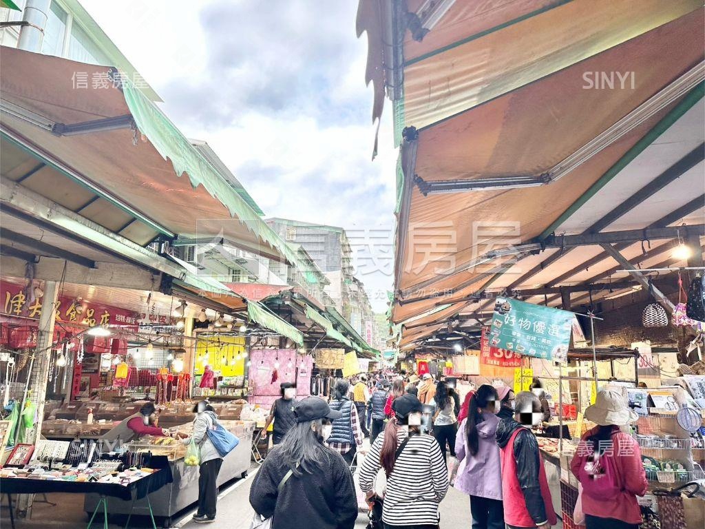 正市場內的金店面房屋室內格局與周邊環境