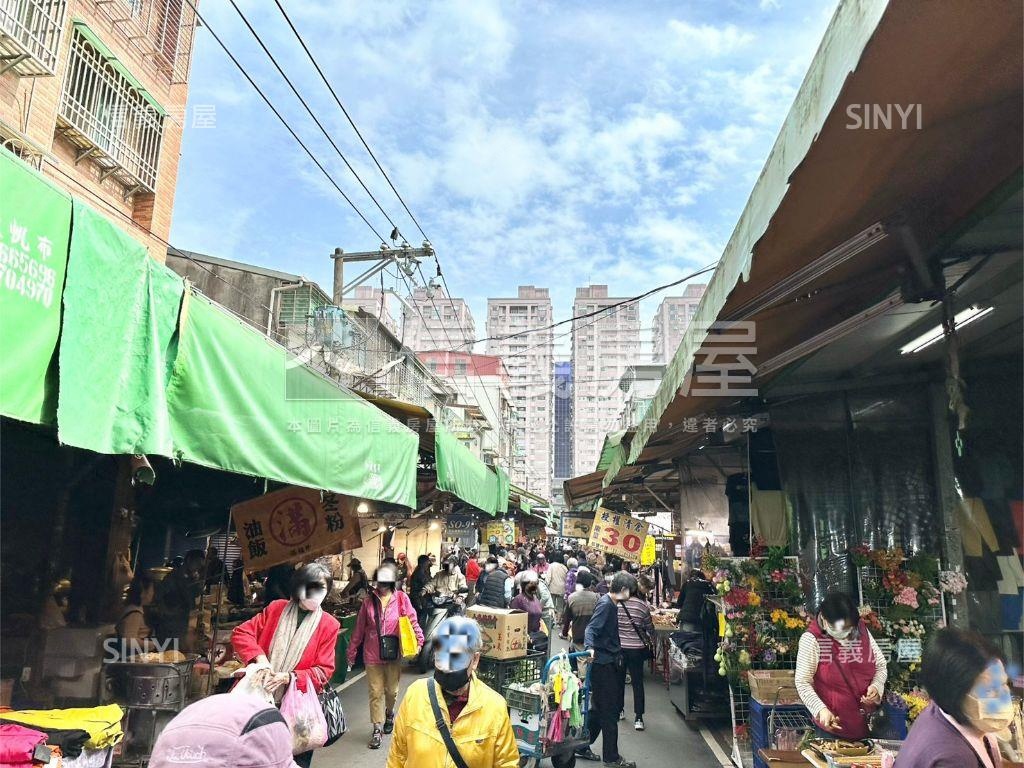 正市場內的金店面房屋室內格局與周邊環境
