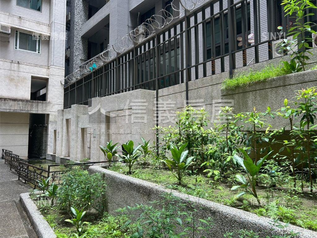 愛情海公園旁精美兩房車位房屋室內格局與周邊環境