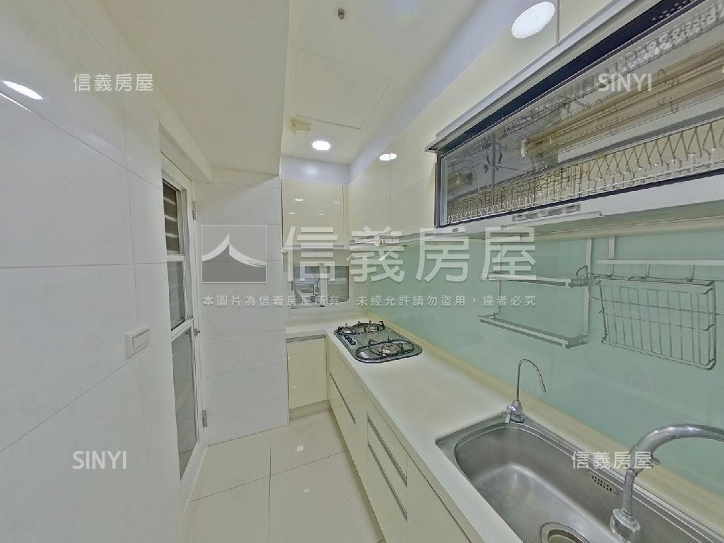 法國之星Ｃ棟明亮三房車位房屋室內格局與周邊環境