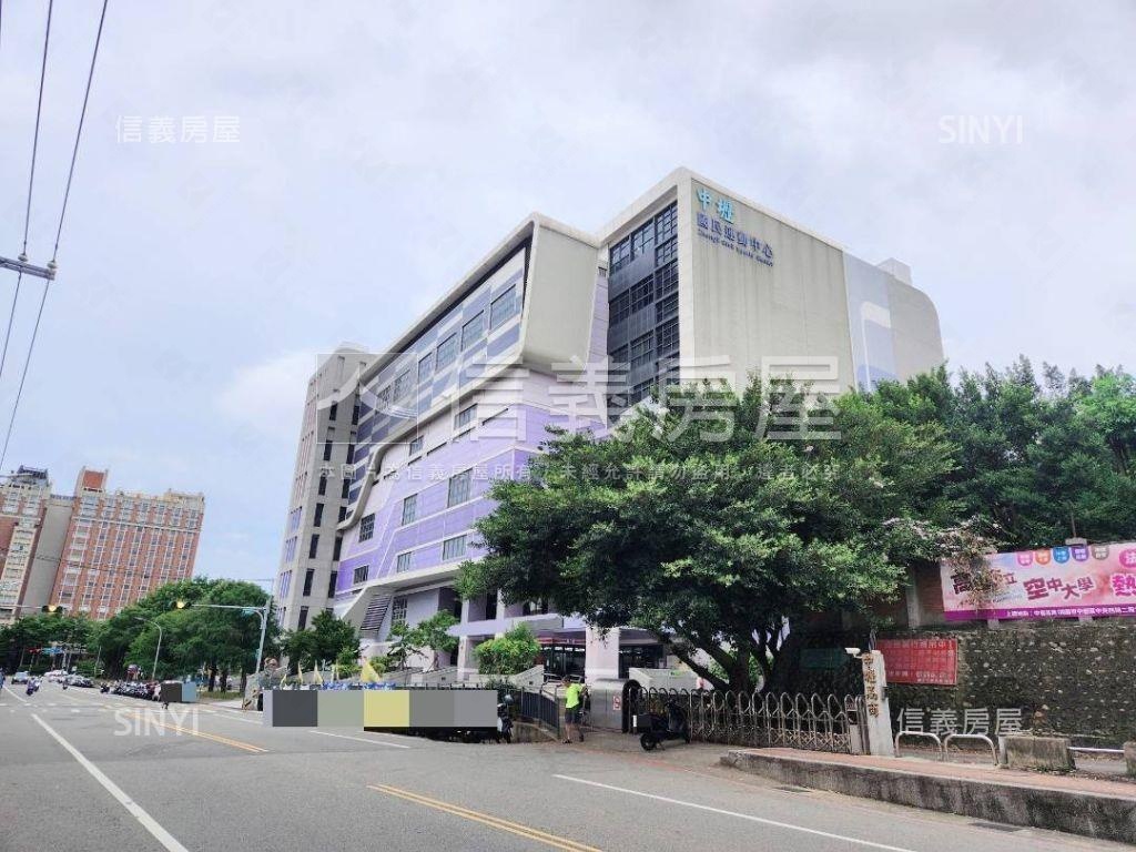 法國之星Ｃ棟明亮三房車位房屋室內格局與周邊環境