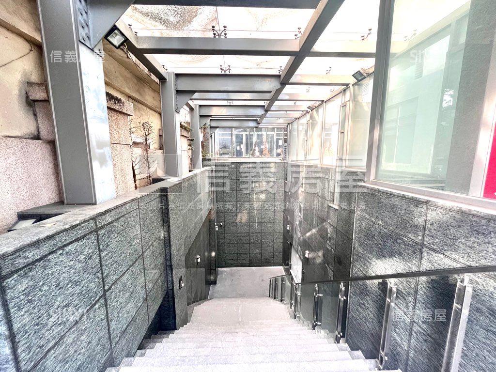近捷運市政府站大坪數店面房屋室內格局與周邊環境