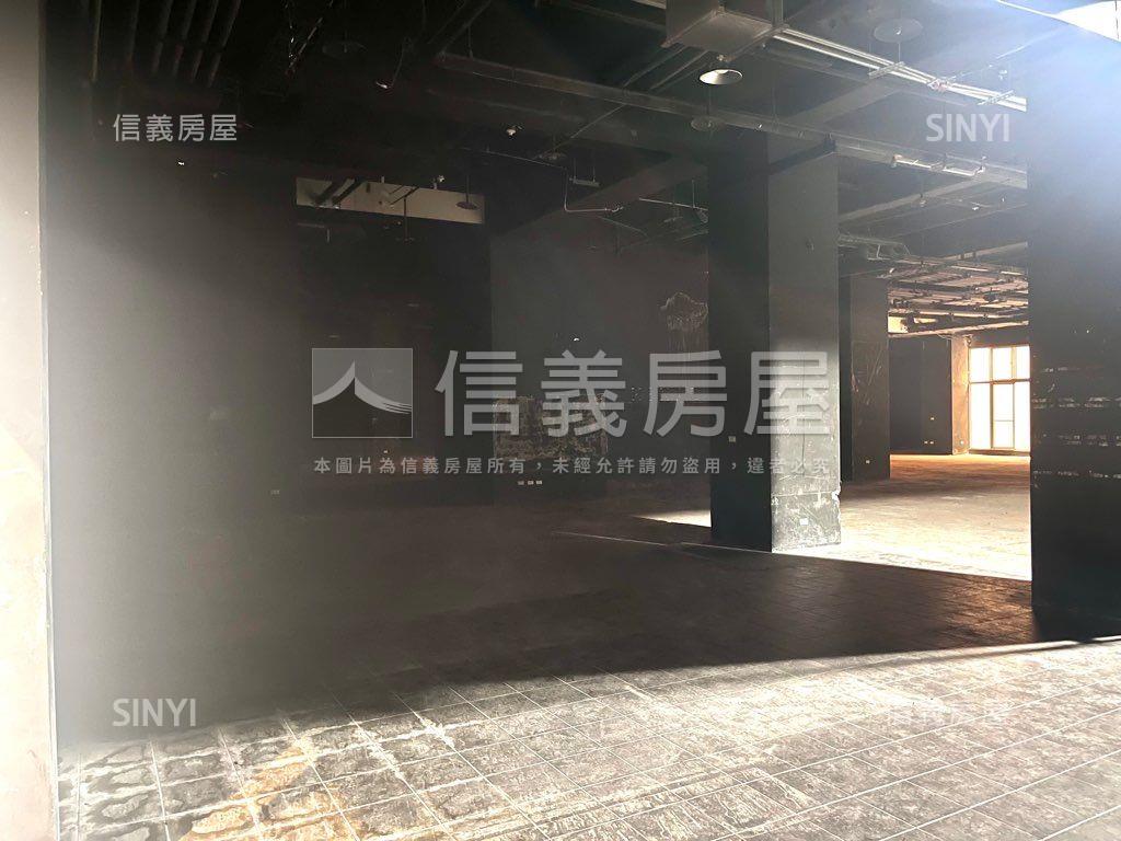 近捷運市政府站大坪數店面房屋室內格局與周邊環境