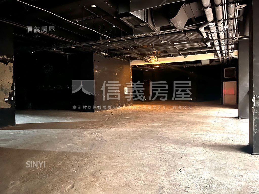 近捷運市政府站大坪數店面房屋室內格局與周邊環境