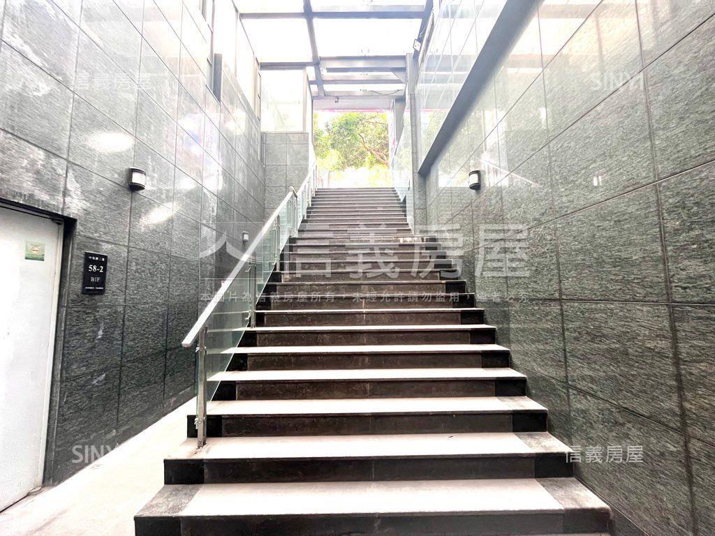 近捷運市政府站大坪數店面房屋室內格局與周邊環境