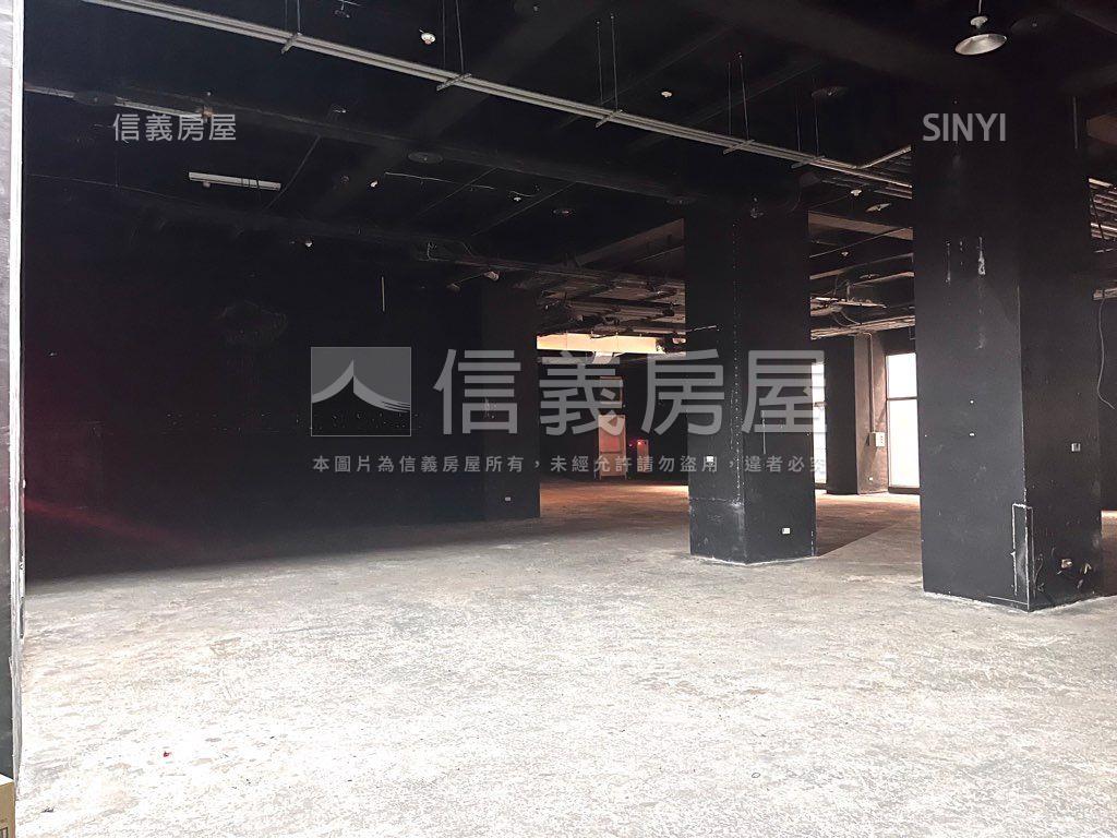 近捷運市政府站大坪數店面房屋室內格局與周邊環境