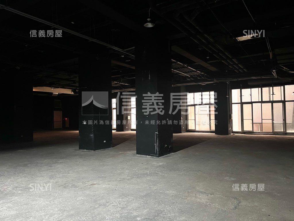 近捷運市政府站大坪數店面房屋室內格局與周邊環境