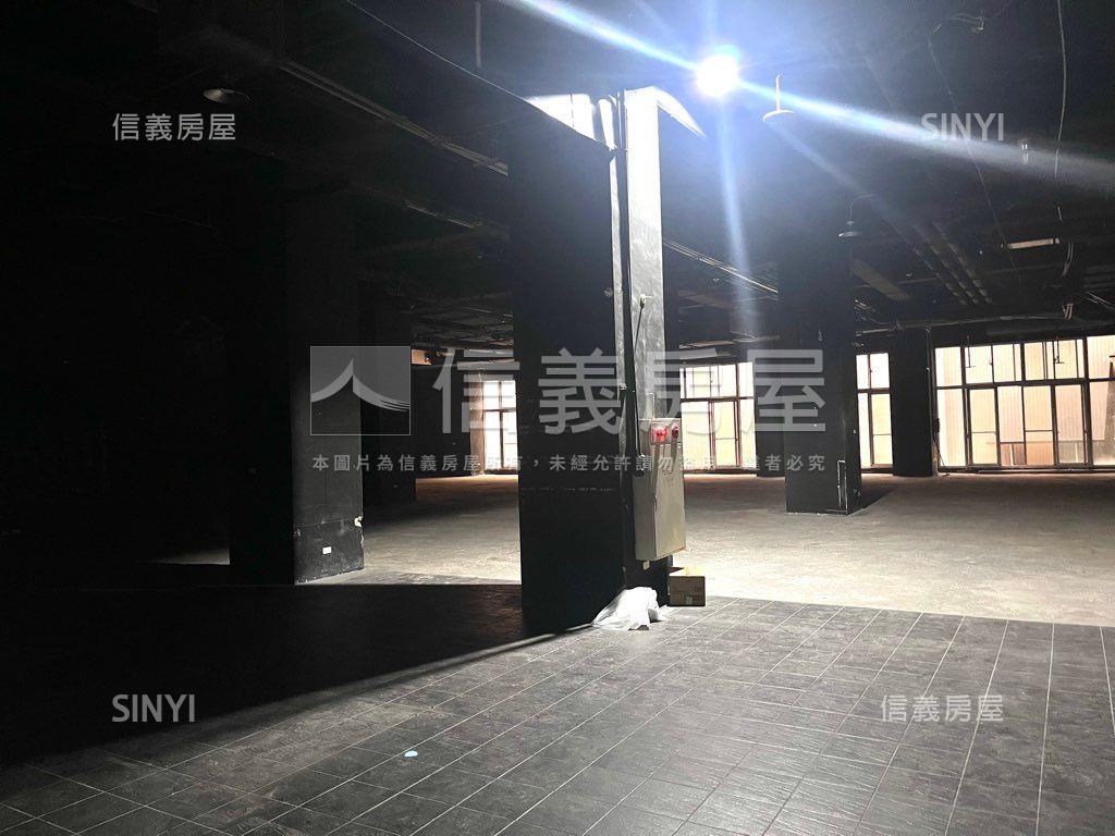 近捷運市政府站大坪數店面房屋室內格局與周邊環境