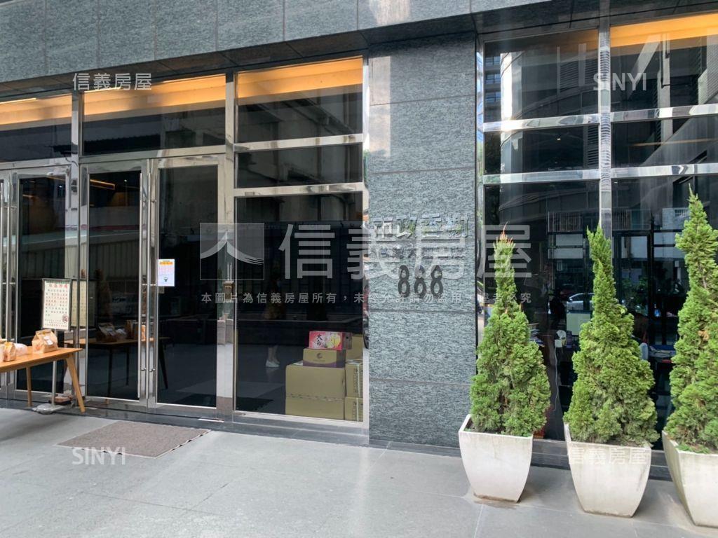 近捷運市政府站大坪數店面房屋室內格局與周邊環境