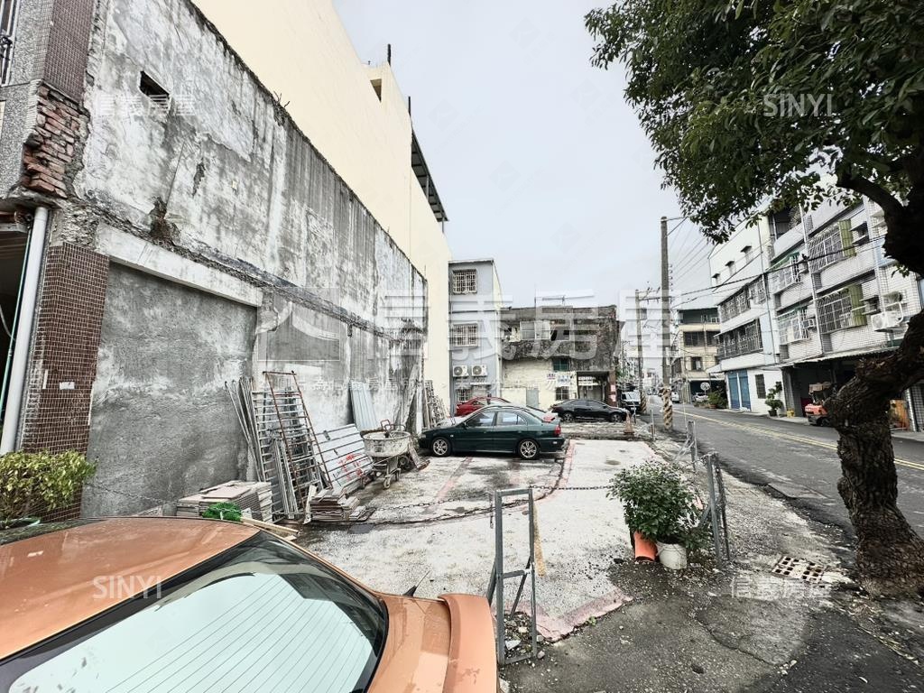 仁武三角窗雙面臨路土地房屋室內格局與周邊環境