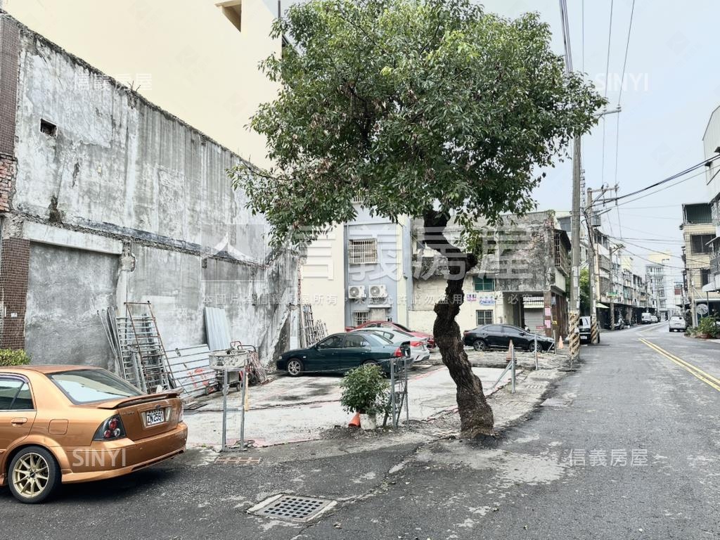 仁武三角窗雙面臨路土地房屋室內格局與周邊環境
