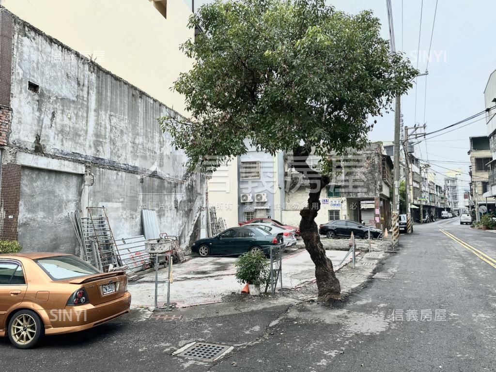 仁武三角窗雙面臨路土地房屋室內格局與周邊環境