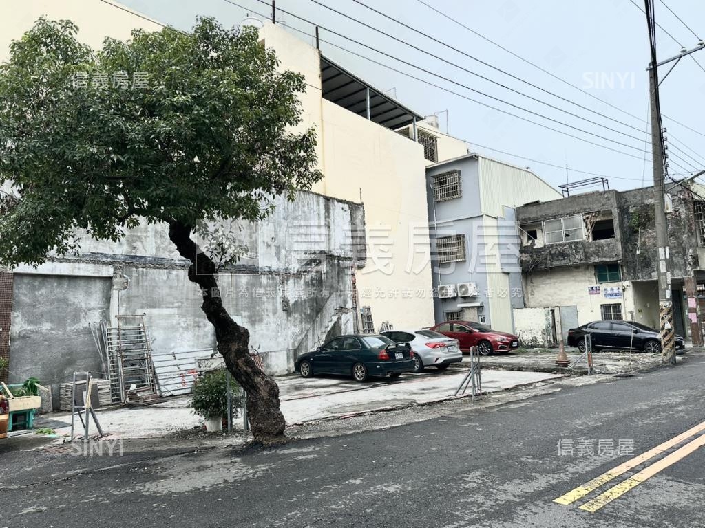 仁武三角窗雙面臨路土地房屋室內格局與周邊環境