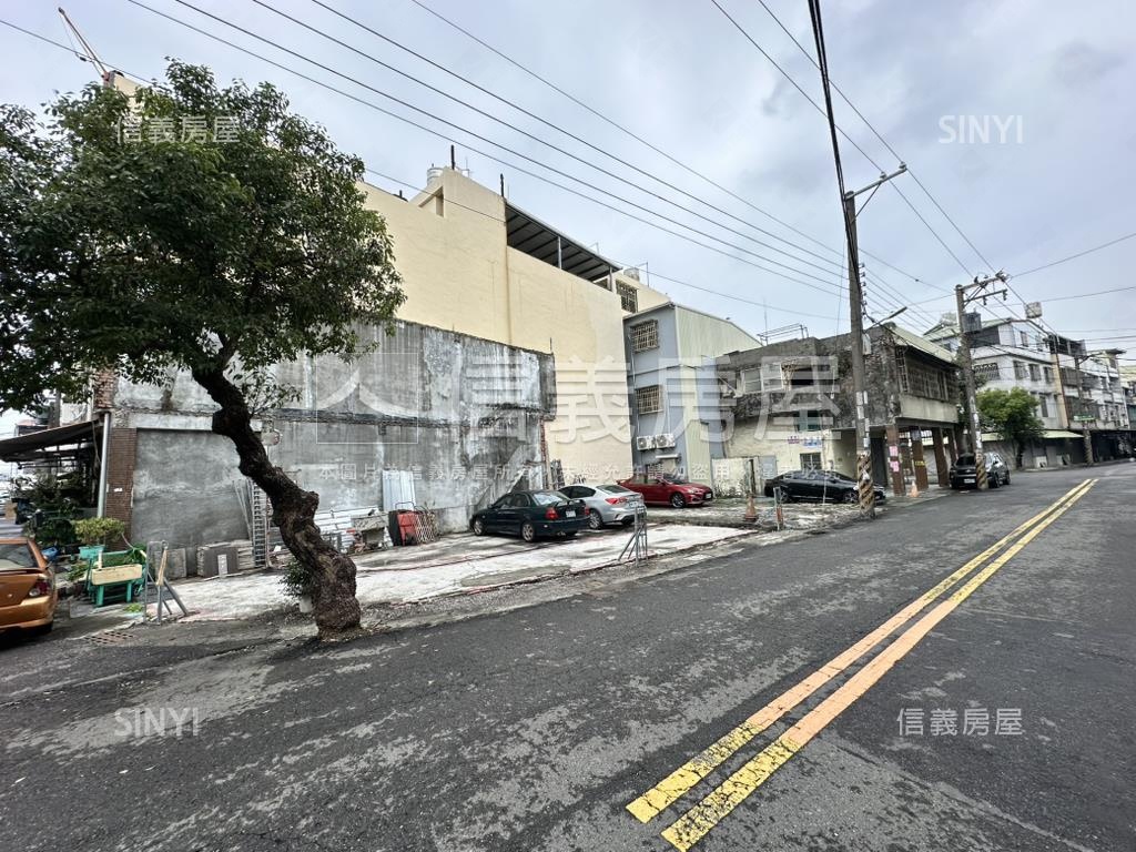 仁武三角窗雙面臨路土地房屋室內格局與周邊環境