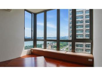 南加州Ｂ棟有河景