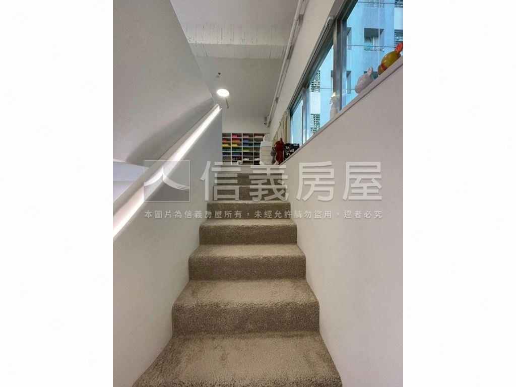 【店面】挑高美妝首選房屋室內格局與周邊環境