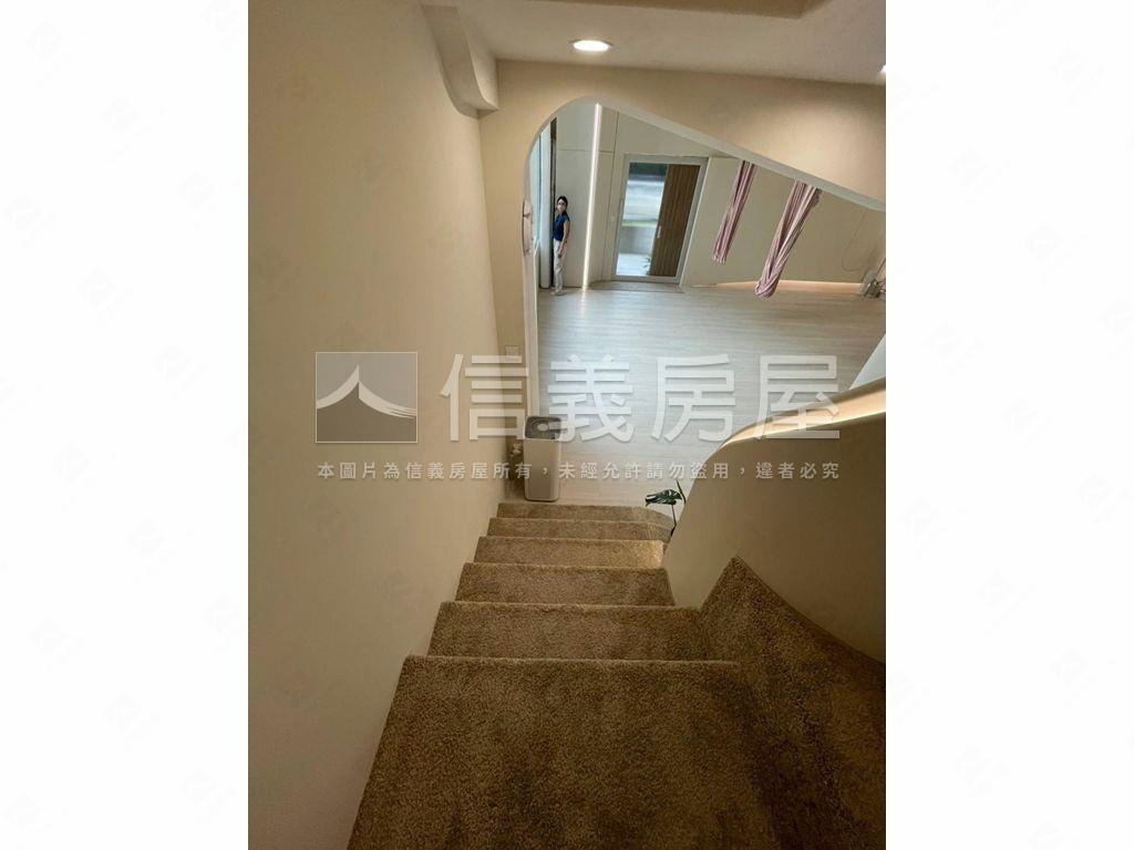 【店面】挑高美妝首選房屋室內格局與周邊環境