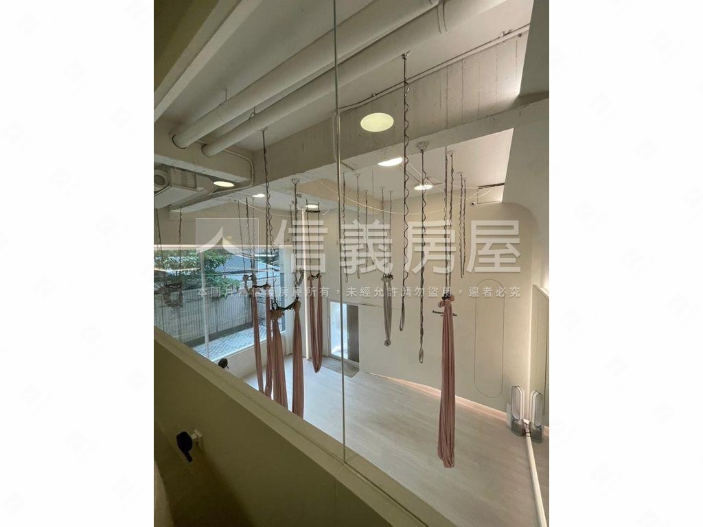 【店面】挑高美妝首選房屋室內格局與周邊環境