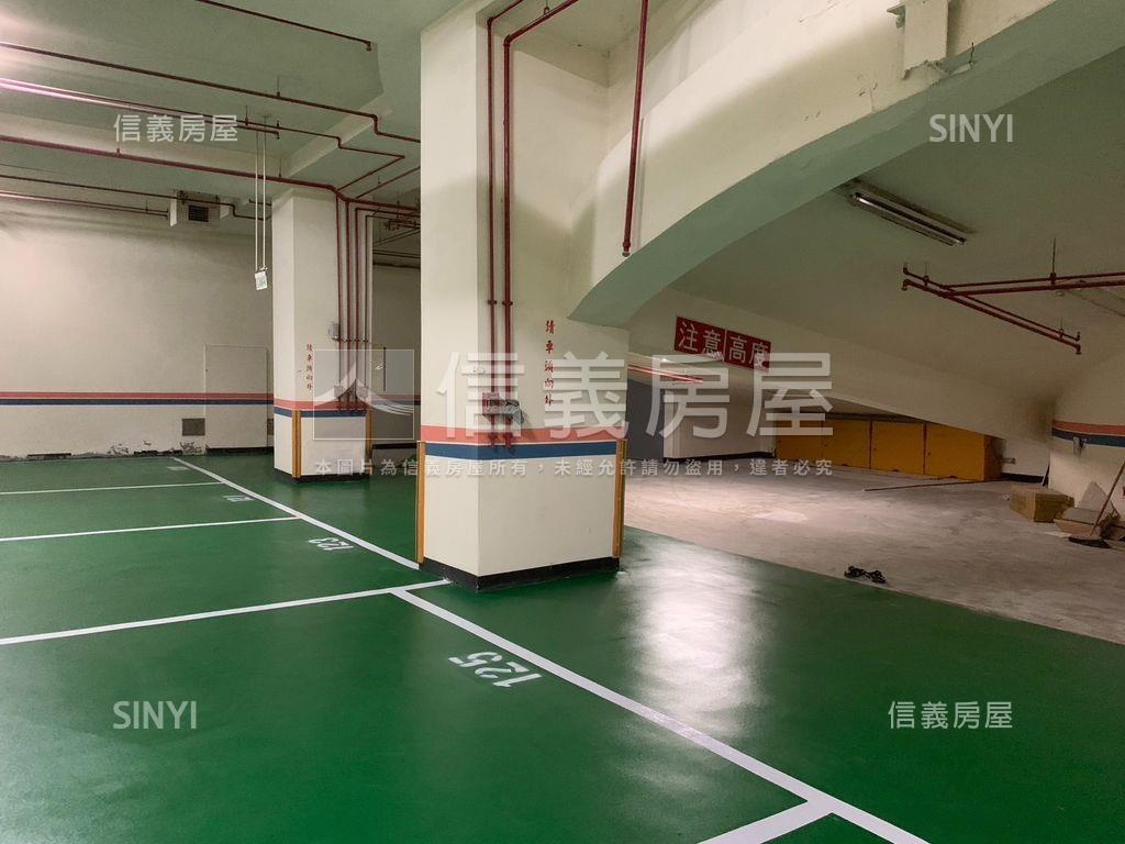 【店面】挑高美妝首選房屋室內格局與周邊環境