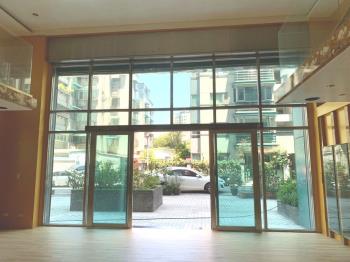 【店面】挑高美妝首選