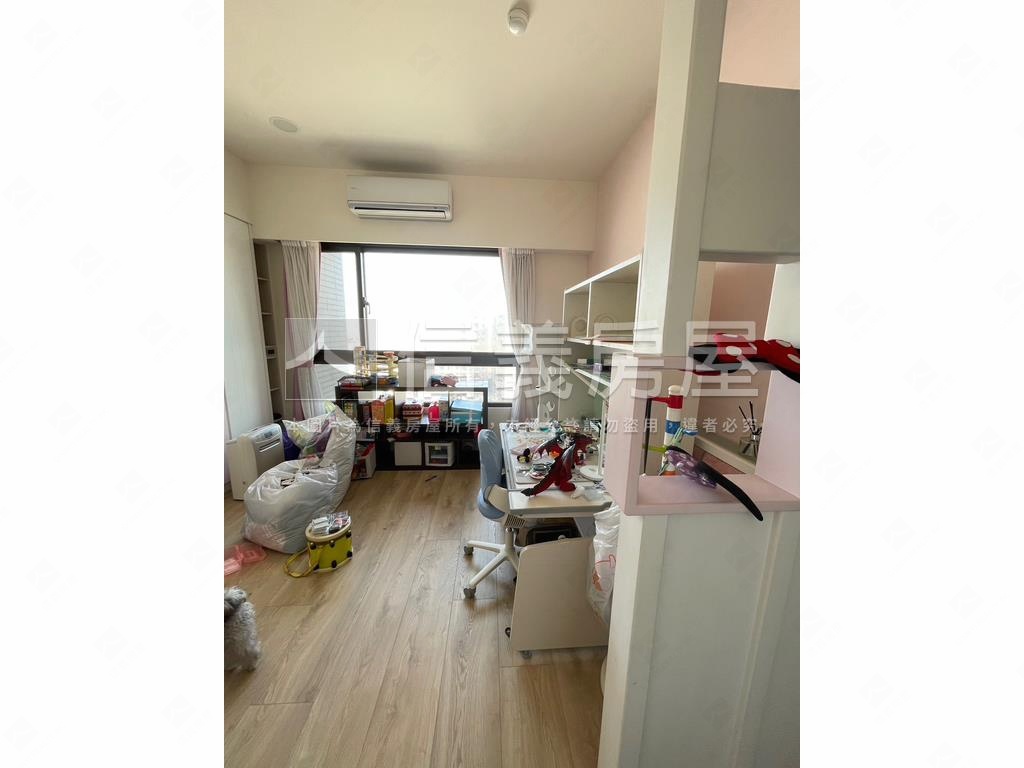 一號公館四房雙車位房屋室內格局與周邊環境