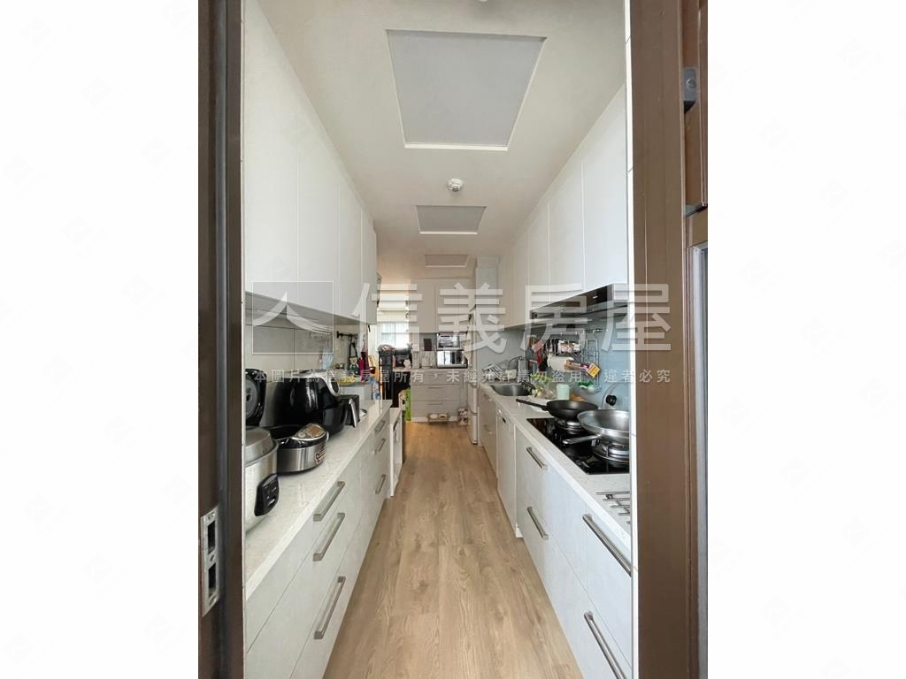 一號公館四房雙車位房屋室內格局與周邊環境