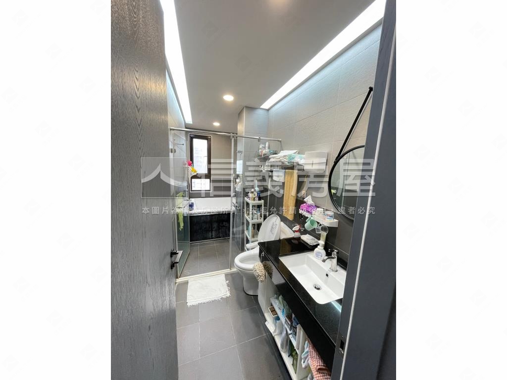 一號公館四房雙車位房屋室內格局與周邊環境