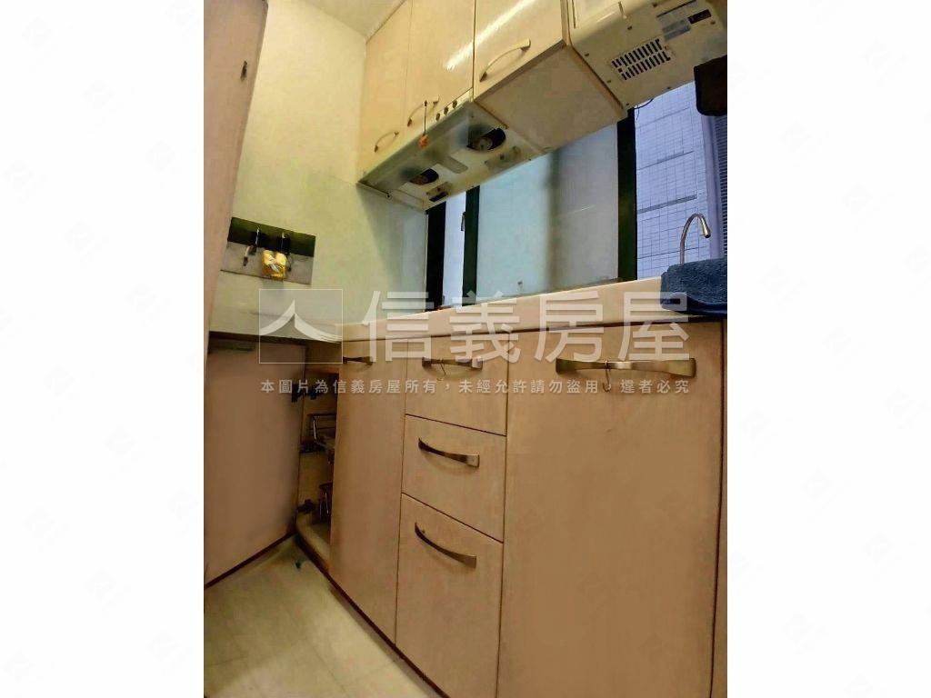 稀有ＩＣＯＭＥ高樓＋車位房屋室內格局與周邊環境