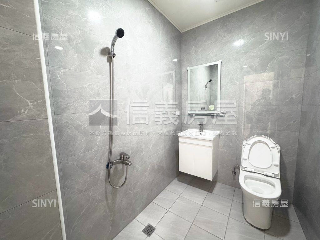 近１４期好停車停孝親透天房屋室內格局與周邊環境