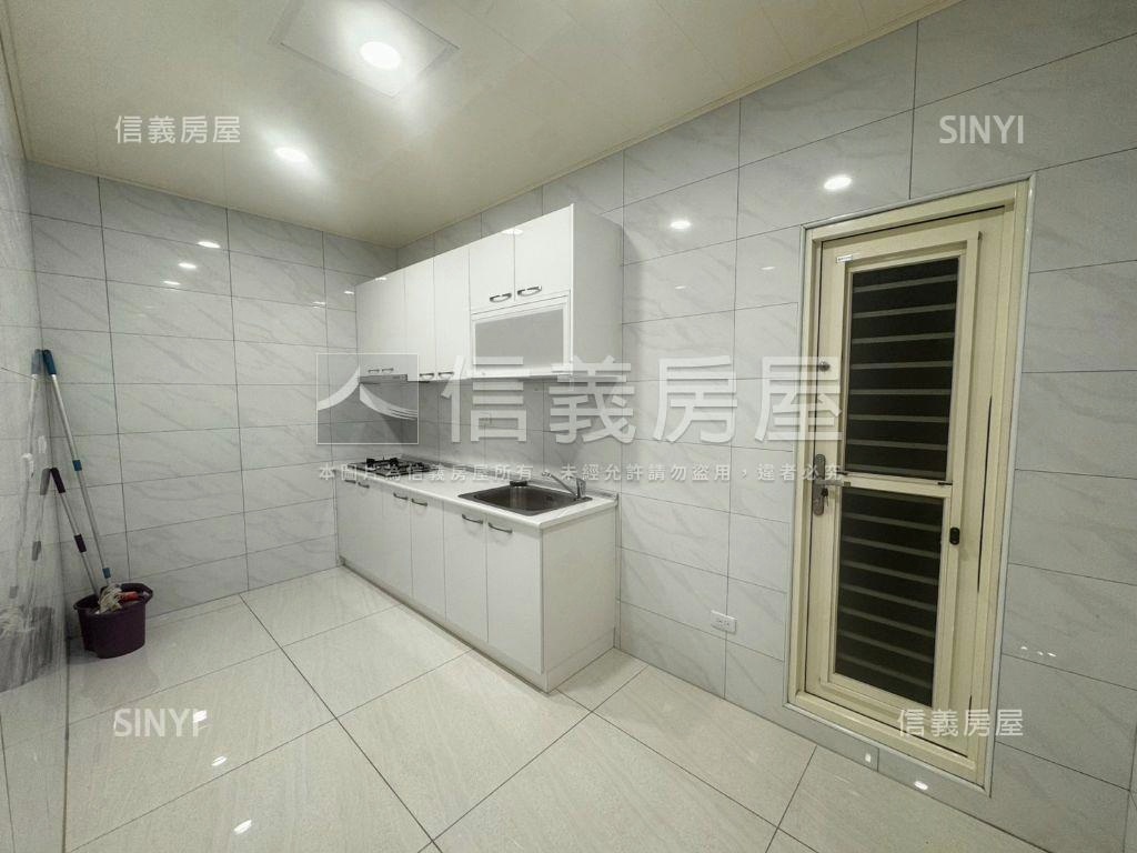 近１４期好停車停孝親透天房屋室內格局與周邊環境