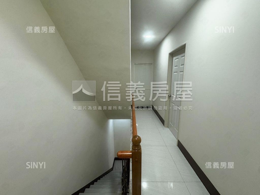 近１４期好停車停孝親透天房屋室內格局與周邊環境