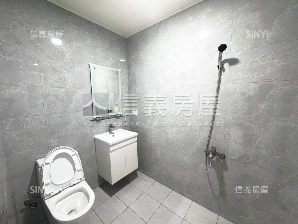 近１４期好停車停孝親透天房屋室內格局與周邊環境